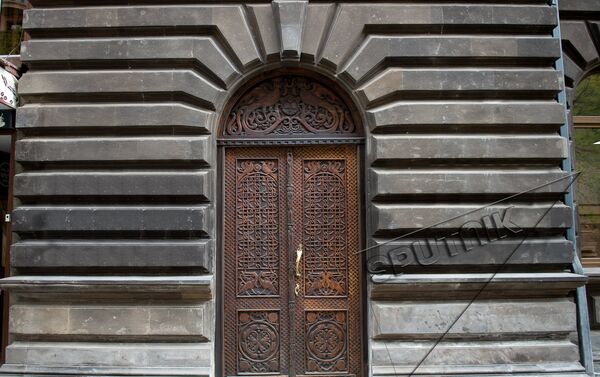 1914 թվականից, 1-ին համաշխարհային պատերազմի հենց սկզբից, այստեղ երկրորդ հարկում սկսում է գործել Երևանի բարեգործական ընկերության կողմից հիմնված «Հայկական հիվանդանոցը» 1914 թվականից, 1-ին համաշխարհային պատերազմի հենց սկզբից, այստեղ երկրորդ հարկում սկսում է գործել Երևանի բարեգործական ընկերության կողմից հիմնված «Հայկական հիվանդանոցը» - Sputnik Արմենիա