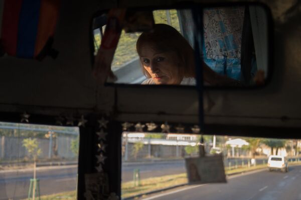 Էլմիրա (Էմմա) Մանյանը Երևանում տրոլեյբուսի միակ կին վարորդն է - Sputnik Արմենիա