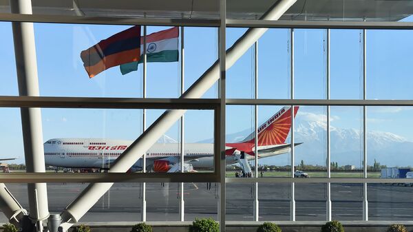 Флаги Армении и Индии в аэропорту Звартноц - Sputnik Армения