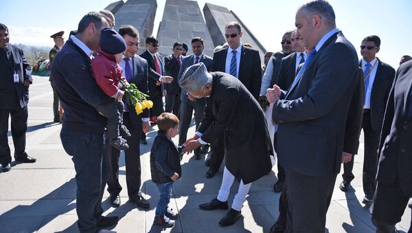 Вице-президент Индии Мохаммад Хамид Ансари посетил мемориальный комплекс Цицернакаберд, где почтил память жертв Геноцида армян - Sputnik Արմենիա