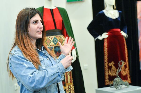 В московском Музее моды открылась выставка «Я ищу. Я вижу. Я здесь» В московском Музее моды открылась выставка «Я ищу. Я вижу. Я здесь» - Sputnik Армения