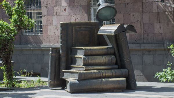 Памятник книгам в Ереване - Sputnik Արմենիա