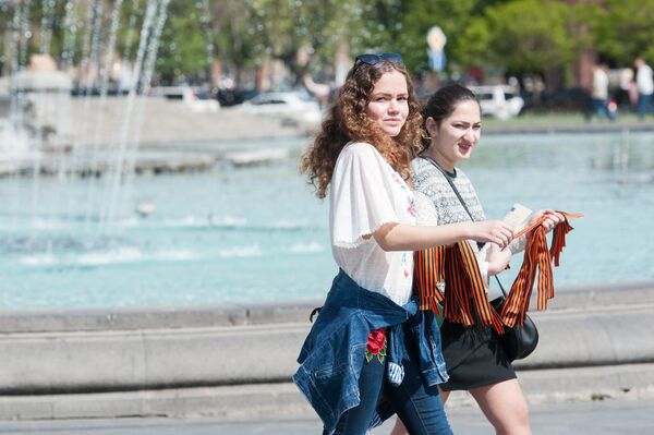 В Армении прошла акция Георгиевская ленточка В Армении прошла акция Георгиевская ленточка - Sputnik Армения