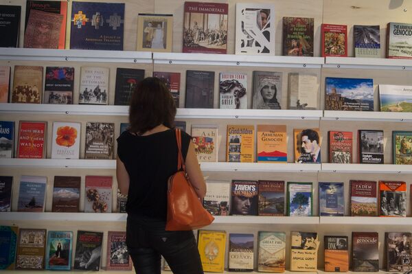 Книжная выставка ArmBookExpo в Ереване Книжная выставка ArmBookExpo в Ереване - Sputnik Армения
