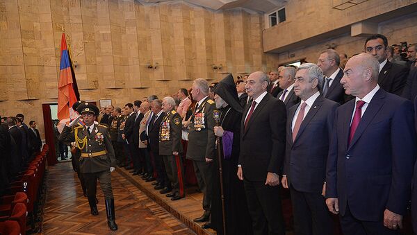 Президент Серж Саргсян во Дворце культуры и молодёжи Республики Арцах присутствовал на организованном по случаю праздников торжественном вечере - Sputnik Армения