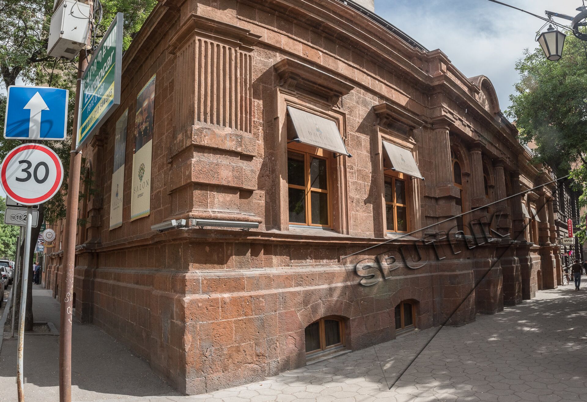 О чем рассказывают здания малого центра Еревана, или Сокровища улицы Абовяна - Sputnik Армения, 1920, 30.05.2021