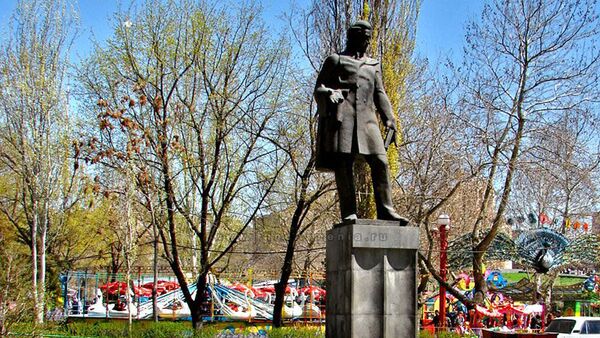 Памятник Александру Грибоедову в Ереване Памятник Александру Грибоедову в Ереване - Sputnik Армения