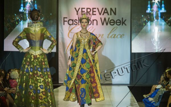 Неделя моды Golden Lace в рамках VII ювелирной выставки Yerevan Show - Sputnik Армения
