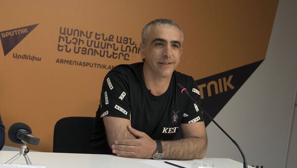 Ерванд Калачян. Пресс-конференция, приуроченная к открытию фестивалю толмы - Sputnik Армения