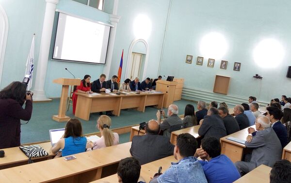Презентация Олимпиады по физике и математике для учащихся старших классов в Ереване - Sputnik Армения