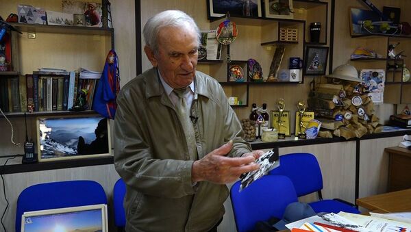 91-летний горный спасатель рассказывает о своем жизненном пути и о восхождении на Арагац в возрасте 75 лет - Sputnik Армения