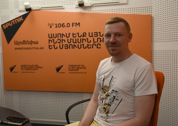 Ян Лиходиевский в гостях у радио Sputnik Армения Ян Лиходиевский в гостях у радио Sputnik Армения - Sputnik Армения