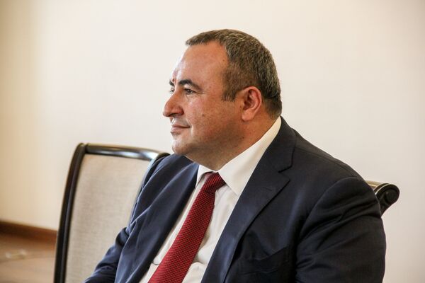 Встреча с меценатом Грачья Погосяном в Министерстве диаспоры РА Встреча с меценатом Грачья Погосяном в Министерстве диаспоры РА - Sputnik Армения