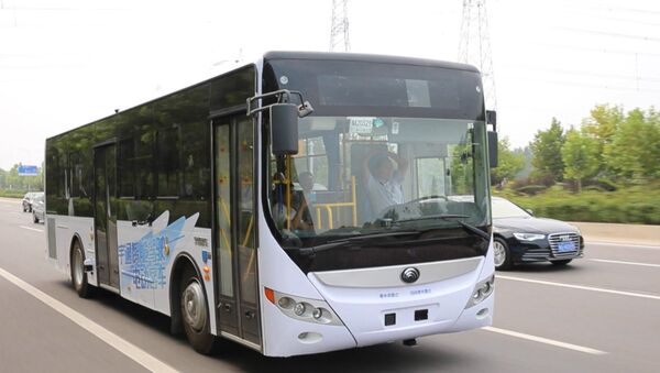 СПУТНИК_Самоуправляемый автобус провез пассажиров по загородной трассе в Китае - Sputnik Արմենիա