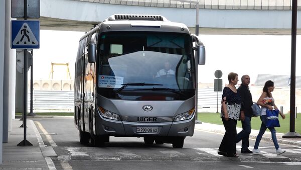Запущен пилотный автобусный маршрут из центра Еревана в международный аэропорт Звартноц - Sputnik Армения