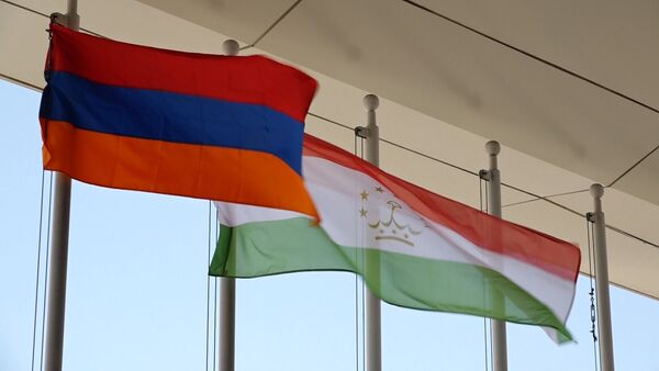 Флаги Армении и Таджикистана - Sputnik Արմենիա