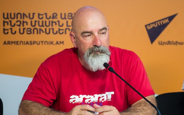 Роберт Ассарян Роберт Ассарян - Sputnik Армения