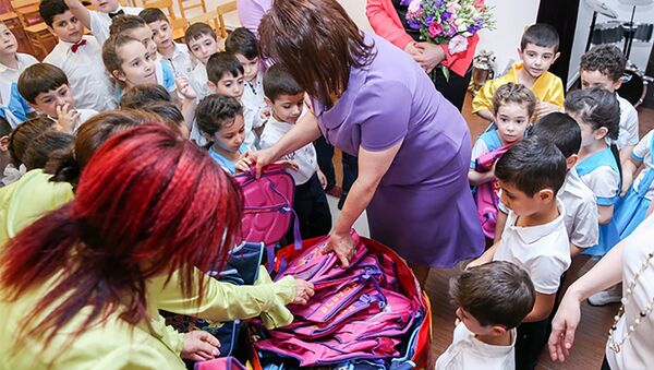 Дети, окончившие детский сад получили первые подарки к школе - Sputnik Արմենիա