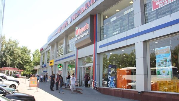 Сотрудники супермаркета рассказали подробности ночного нападения - Sputnik Армения