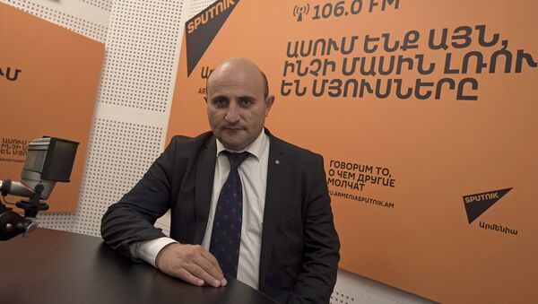 Мехак Апресян в гостях у радио Sputnik Армения - Sputnik Արմենիա