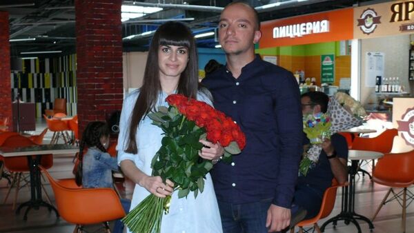 Артур Акопян с невестой - Sputnik Армения