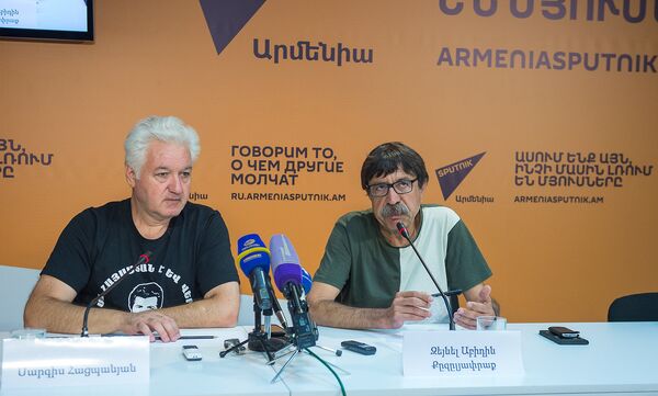 Саркис Ацпанян и Зейнел Абидин Кызыкапрак Саркис Ацпанян и Зейнел Абидин Кызыкапрак - Sputnik Армения