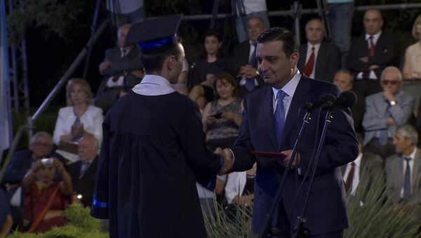 Президент Армении принял участие в выпускном вечере будущих врачей - Sputnik Армения
