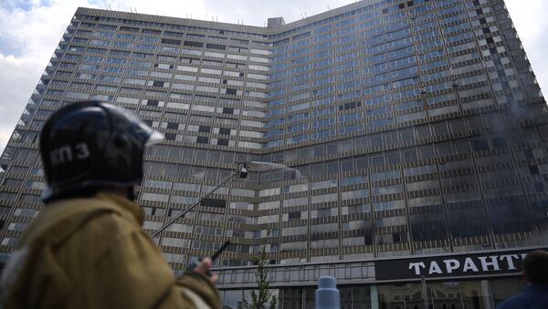 Высотное здание горит на Новом Арбате в Москве - Sputnik Армения