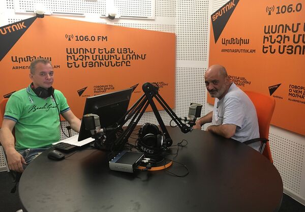 Ованнес Акопян в гостях у радио Sputnik Армения Ованнес Акопян в гостях у радио Sputnik Армения - Sputnik Армения
