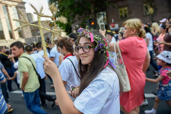 Праздничное шествие к празднику Вардавар - Sputnik Армения