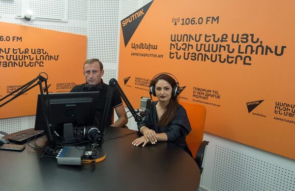 Актеры Эрмине Степанян и Лерник Арутюнян Актеры Эрмине Степанян и Лерник Арутюнян - Sputnik Արմենիա