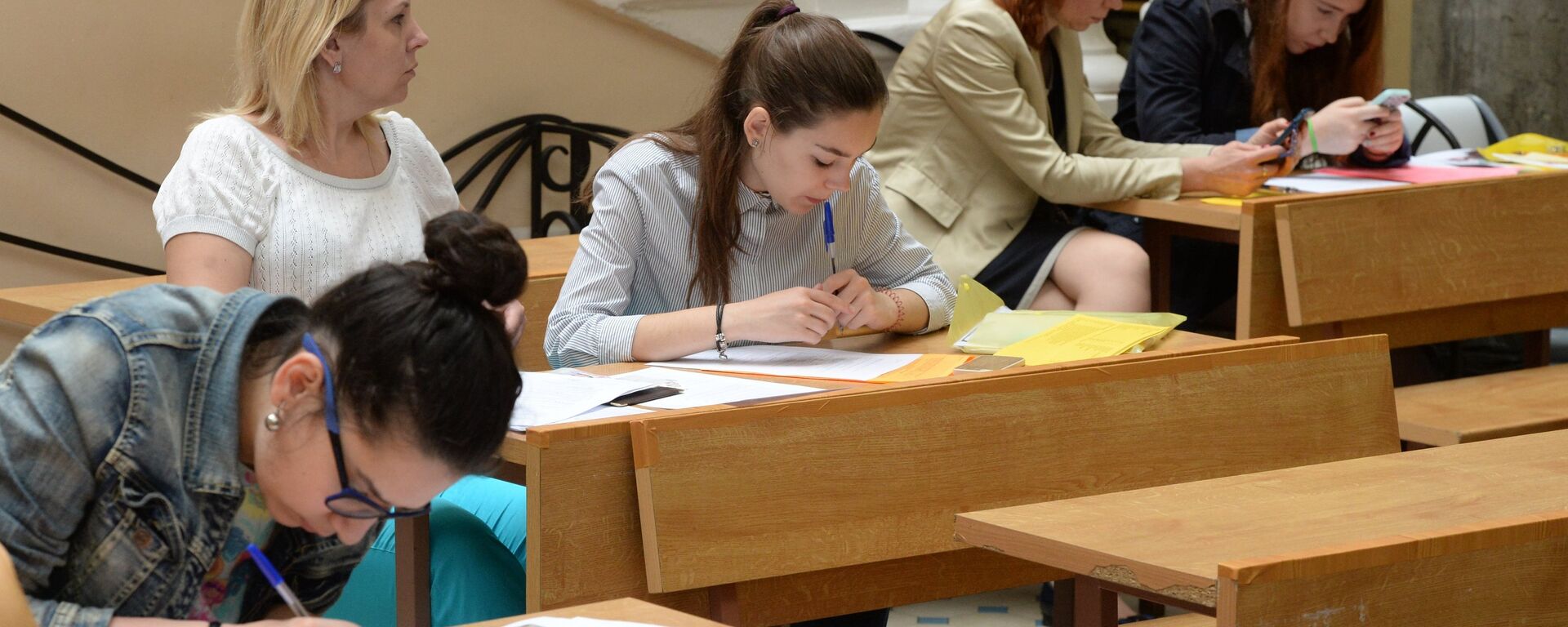 Абитуриенты, поступающие в Московский Государственный Университет имени М.В. Ломоносова - Sputnik Армения, 1920, 17.02.2023