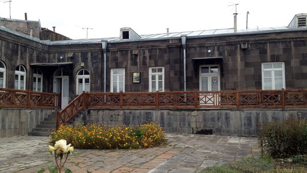 Дом-музей Аветика Исаакяна в Гюмри - Sputnik Армения