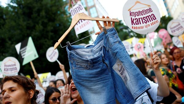 Женский марш в Стамбуле - Sputnik Армения
