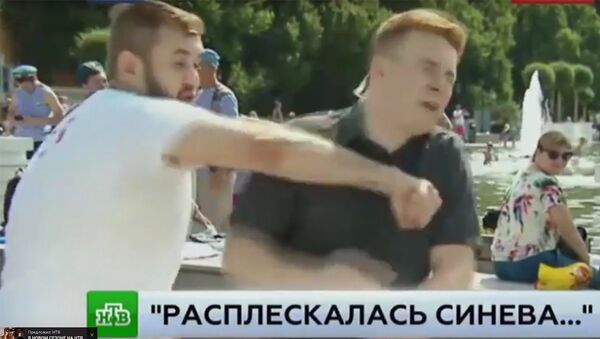 Пьяный напал на корреспондента НТВ в прямом эфире - Sputnik Армения