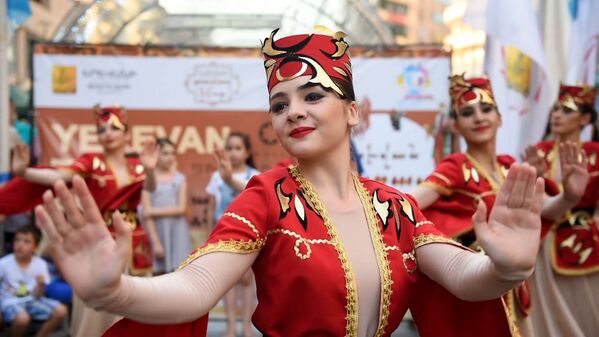 В Ереване прошел третий фестиваль Ереван ТАРАЗфест - Sputnik Армения