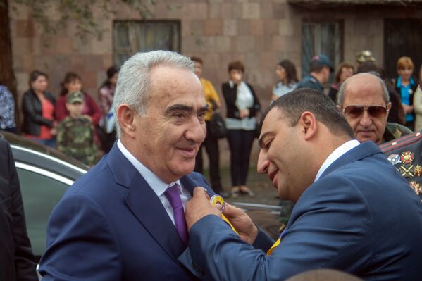 Председатель НС Армении Галуст Саакян и мэр Эчиадзина Карен Григорян - Sputnik Армения