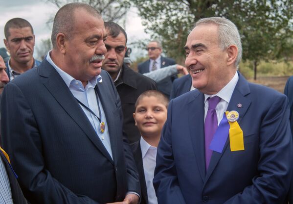 Председатель НС Армении Галуст Саакян и генерал Манвел Григорян - Sputnik Армения
