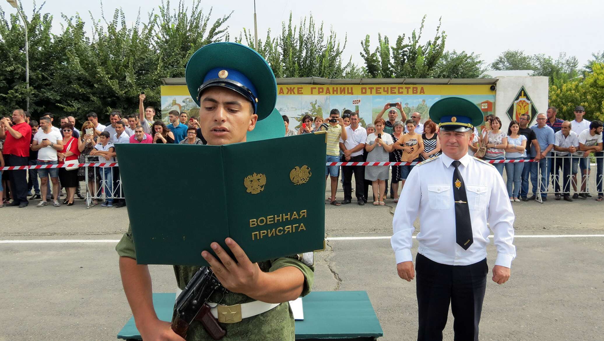 Пограничники в аэропорту еревана. Армавирский пограничный отряд Армения. Пограничное управление в Республике Армения. Пограничники Армении.