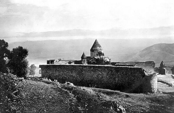 Монастырь Аракелоц в Муше до 1915 года Монастырь Аракелоц в Муше до 1915 года - Sputnik Արմենիա