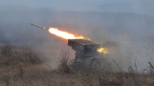 Реактивная установка залпового огня Град  - Sputnik Армения