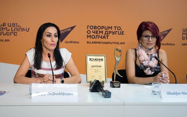 Пресс-конференция журнала Армения Туристическая Лилит Ованнисян  и Анаит Геворгян - Sputnik Армения