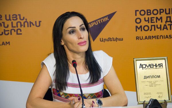 Пресс-конференция журнала Армения Туристическая Рубен Пашинян, Лилит Ованнисян - Sputnik Армения