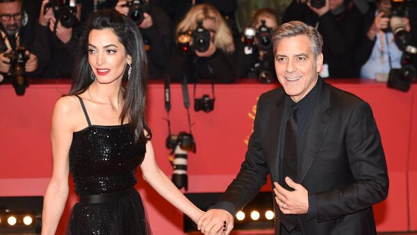 Американский актер Джордж Клуни с супругой британским адвокатом ливанского происхождения Амаль Клуни - Sputnik Армения