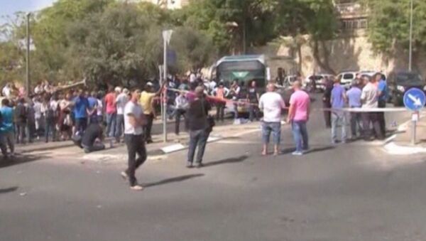 Спутник_Вооруженные палестинцы напали на автобус в Иерусалиме. Кадры с места ЧП - Sputnik Армения