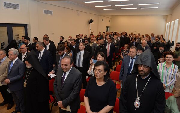 ՀՀ նախագահը մասնակցել է Մայր Աթոռ Սուրբ Էջմիածնի «Էօրնեկեան հանրակրթական դպրոց» հանրակրթական ուսումնական հաստատության բացման հանդիսավոր արարողությանը ՀՀ նախագահը մասնակցել է Մայր Աթոռ Սուրբ Էջմիածնի «Էօրնեկեան հանրակրթական դպրոց» հանրակրթական ուսումնական հաստատության բացման հանդիսավոր արարողությանը - Sputnik Արմենիա