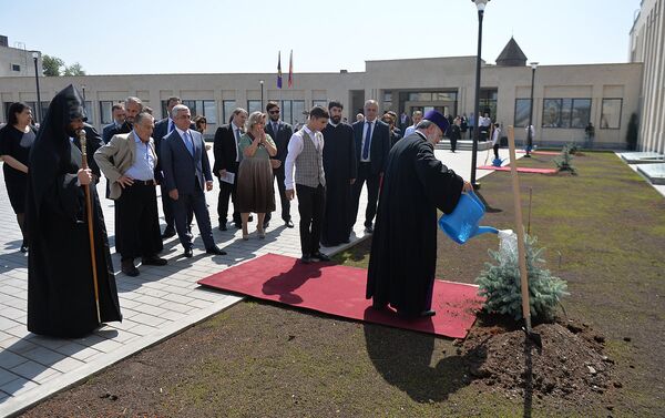 Մայր Աթոռ Սուրբ Էջմիածնի «Էօրնեկեան հանրակրթական դպրոց» հանրակրթական ուսումնական հաստատության բացման հանդիսավոր արարողություն Մայր Աթոռ Սուրբ Էջմիածնի «Էօրնեկեան հանրակրթական դպրոց» հանրակրթական ուսումնական հաստատության բացման հանդիսավոր արարողություն - Sputnik Արմենիա