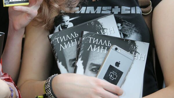 Солист Rammstein Тилль Линдеманн представил свою книгу в Москве - Sputnik Армения