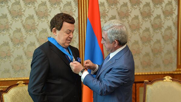 Президент Армении вручил Кобзону Орден Почета - Sputnik Армения