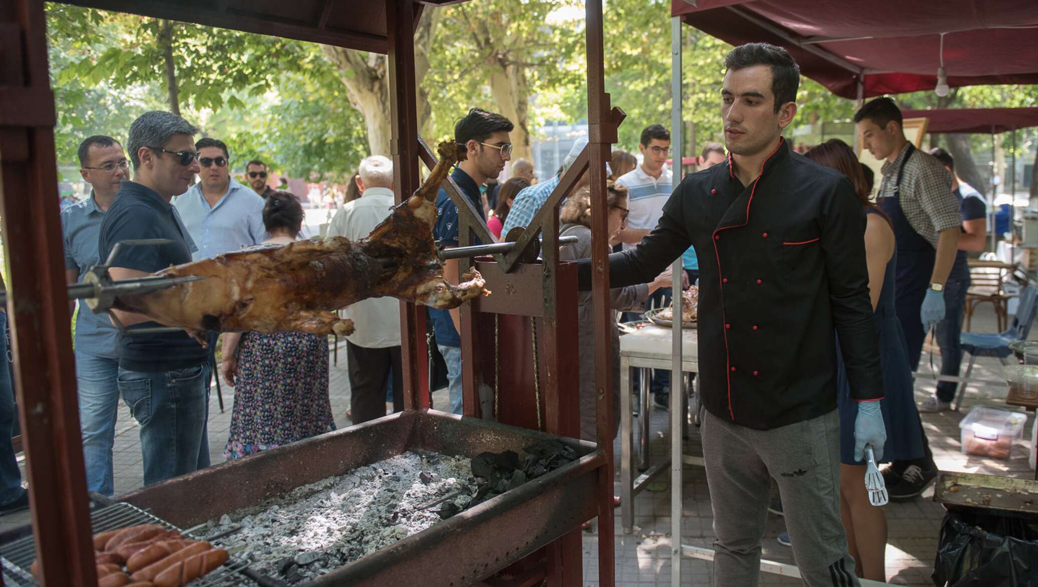 Grill express ереван. Армянские фрукты. Yerevan street food брянск. Армянский фаст фуд в ереване. @yerevan_s yerevan street_food.